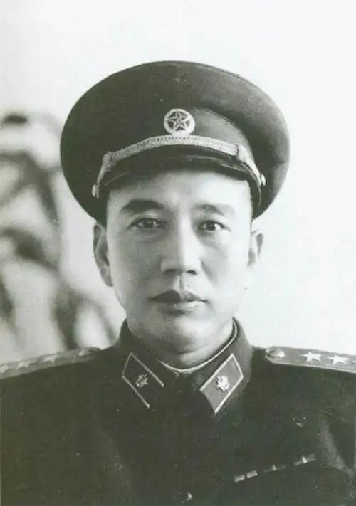 1955年，铁道兵司令王震收到了妹妹的一封信。妹妹在信里写：哥，你当了上将，