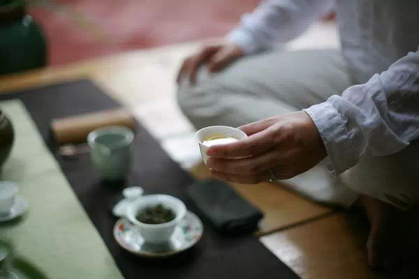 任何人的成熟，皆从亲身的经历中得来，不存在有经历之外的成熟，也不存在人生经历以外