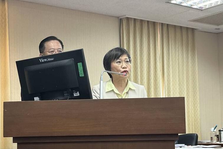 【刘世芳喊话：出来自首比较好】在民进党当局的威压之下，岛内演艺圈“闪兵”案情持续