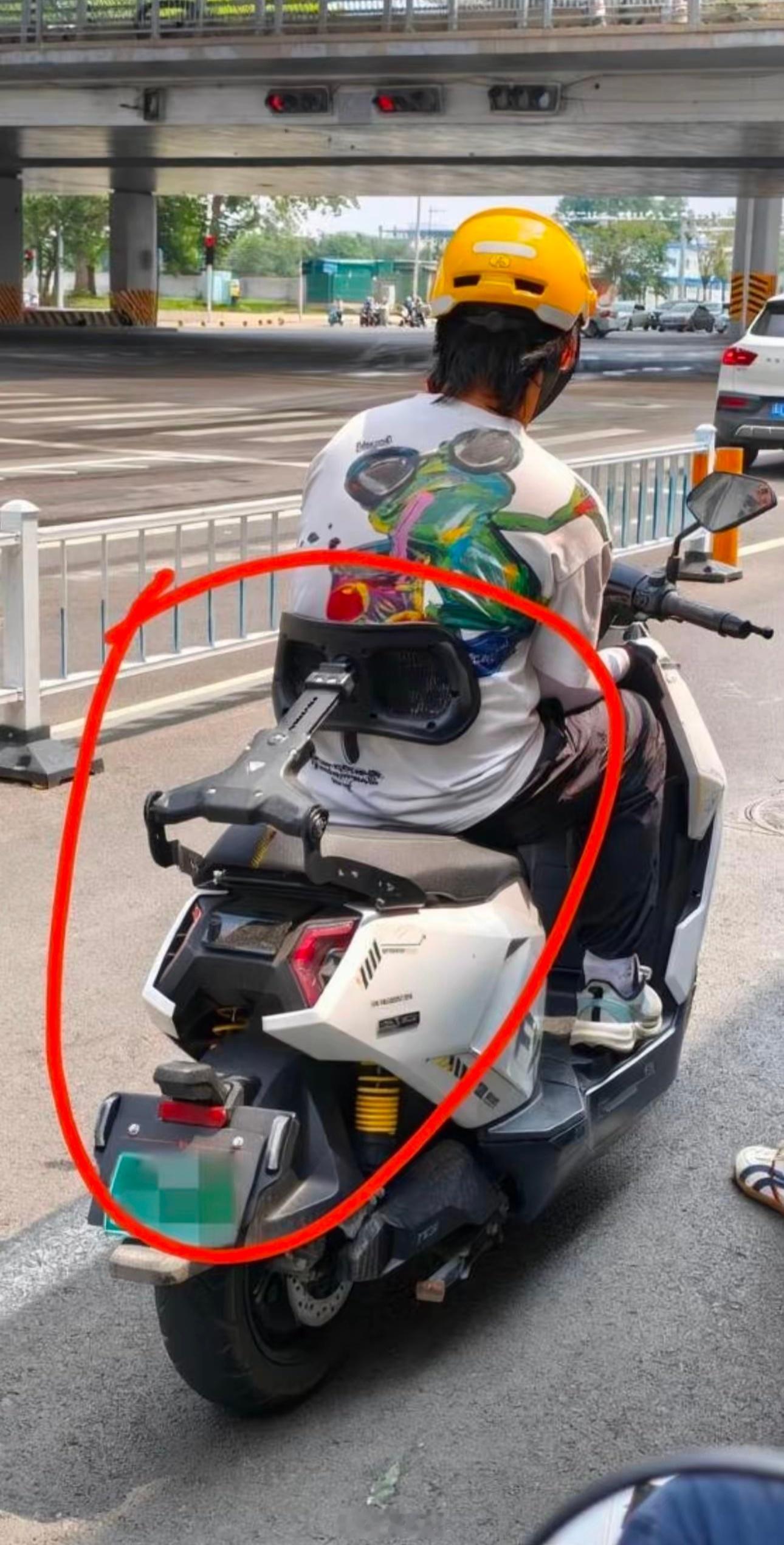电动车装靠背，没事故是护腰神器，有事故就是断腰神器