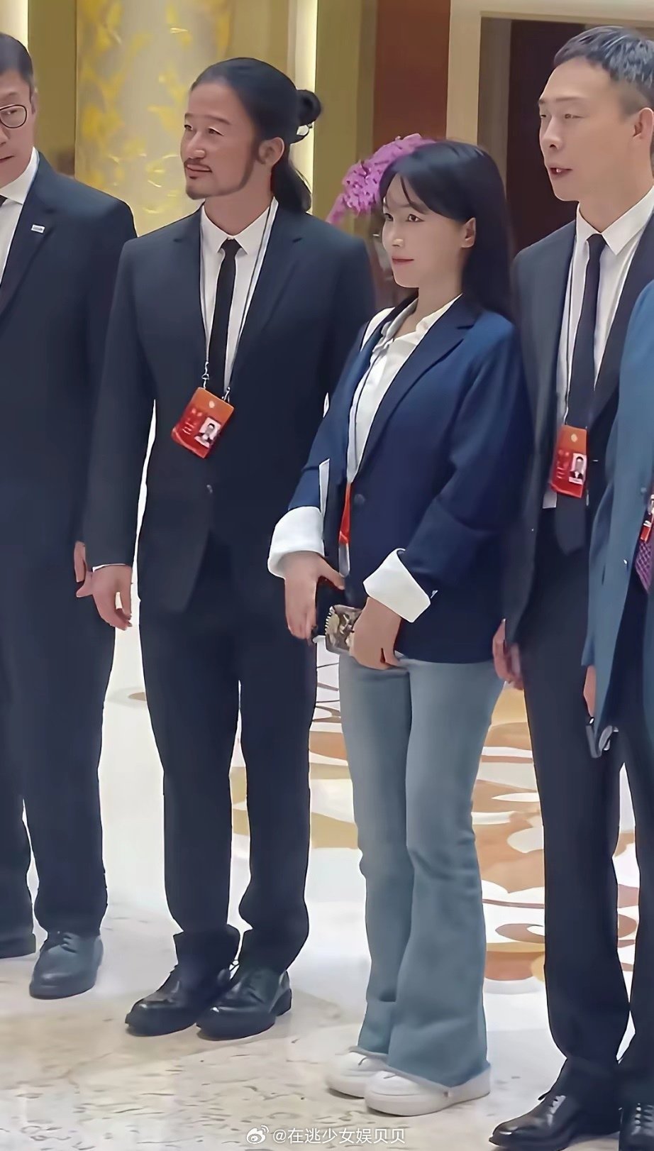 李子柒这丫头挺厉害，凭自己的能力，一个老人带大的农村姑娘，能混到今天，相当厉害了