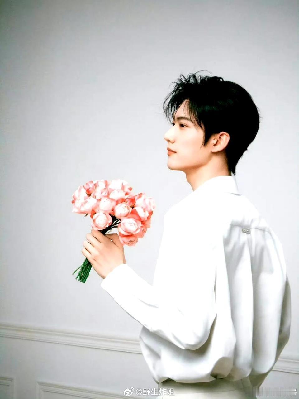 吃🍉都市剧《小城春色》领衔主演：周柯宇孔雪儿导演：初的见《归鸾》编剧：王文