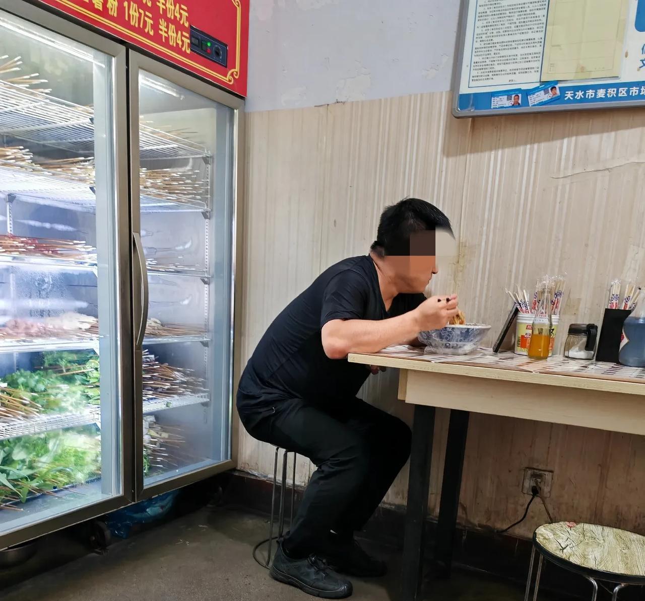 吃天水麻辣烫，意外发现一个奇怪现象，我不能理解！#秋日生活打卡季#