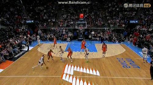 汤普森今天末节17分！帮助独行侠逆转快船。这几个三分，有多少人看湿了？汤普森