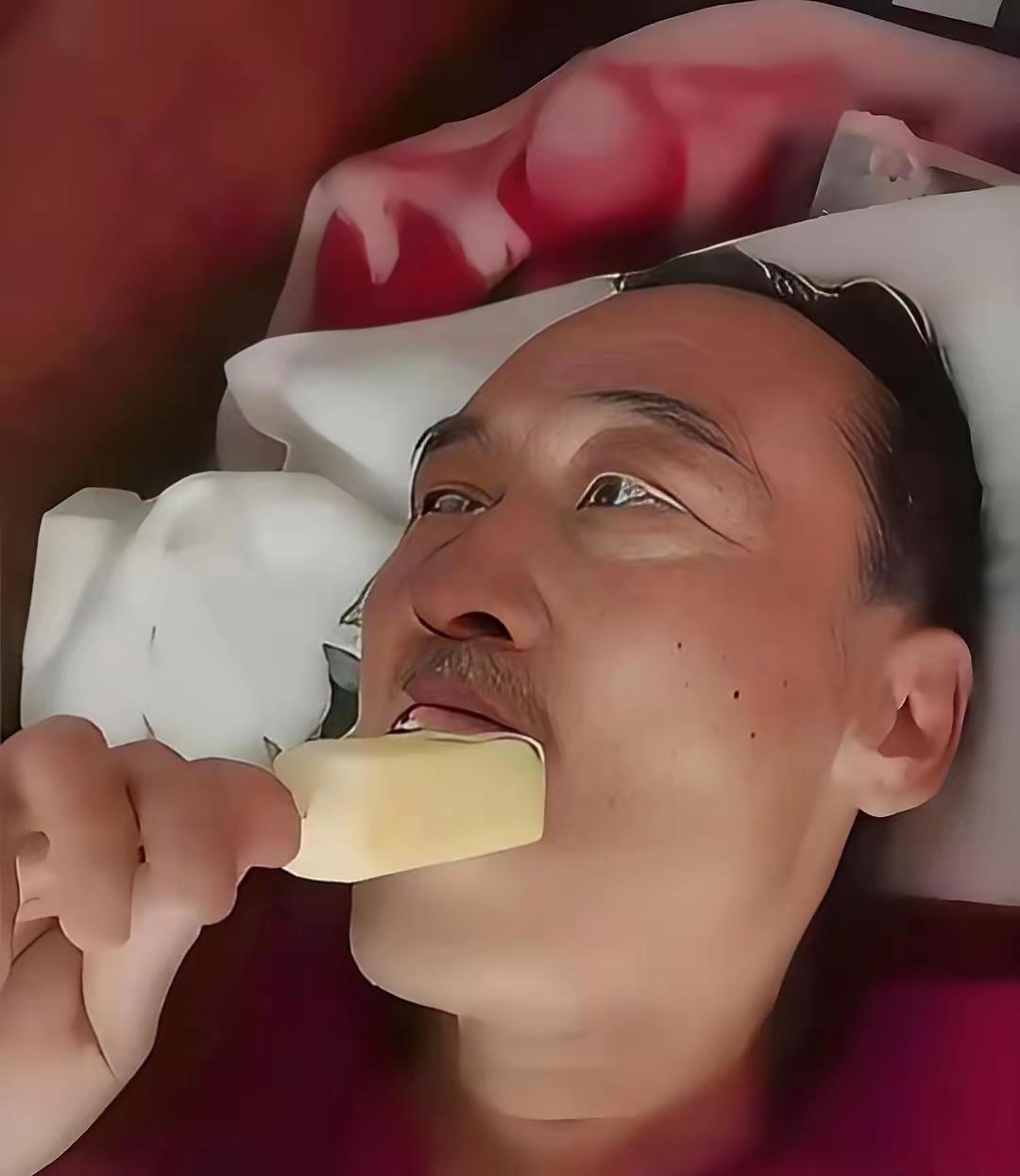 破防了！江西，一男子得肺癌晚期，刚做完化疗，突然特想吃根冰糕。老婆劝他:肺癌吃不