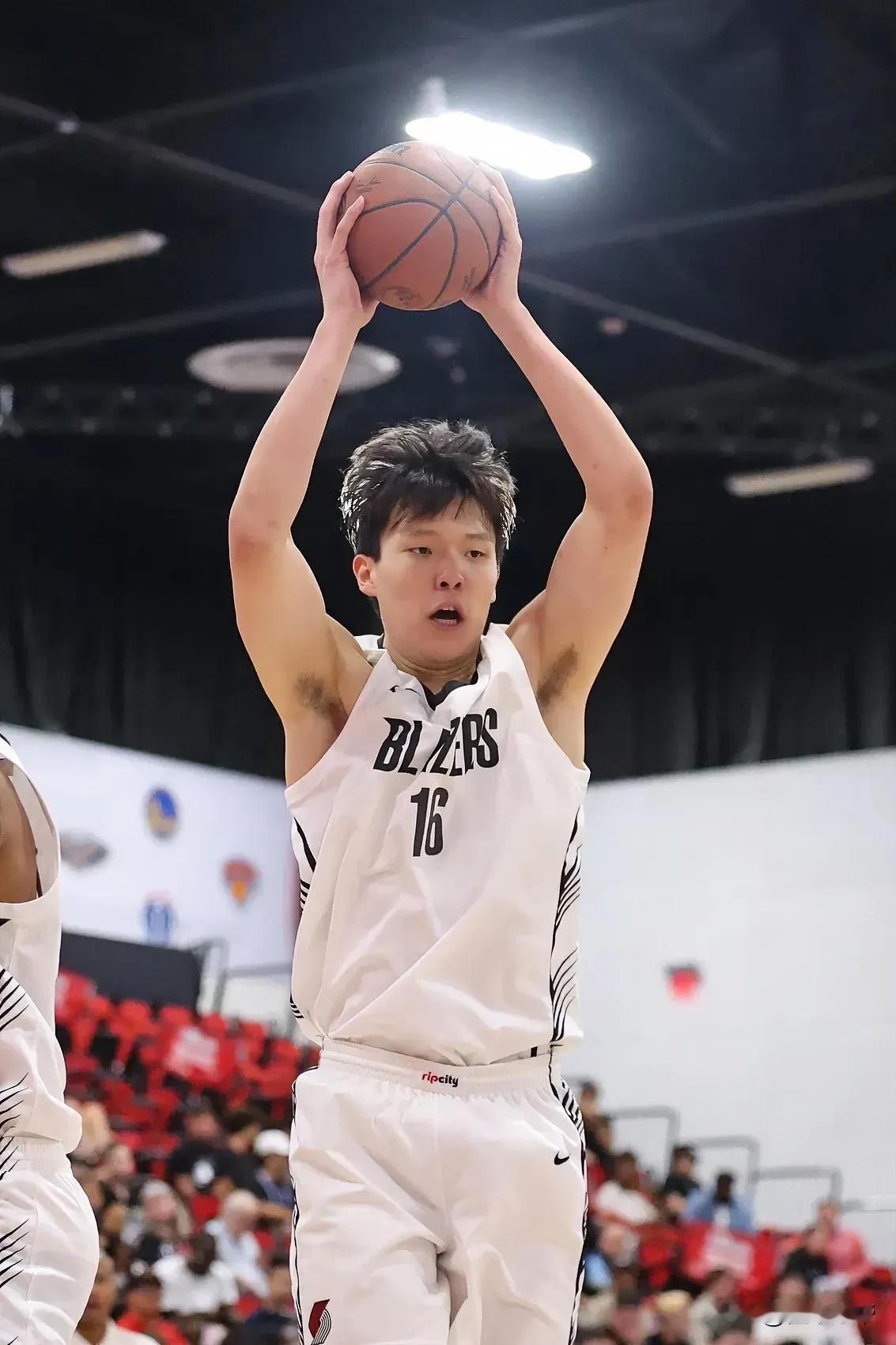 场均10+5+3+2，杨瀚森有望进入最佳新秀一阵！杨瀚森参加了4场NBA夏季