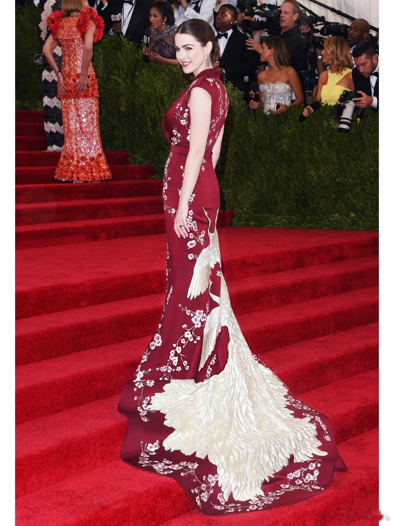 女魔头安娜的女儿BeeShaffer在2015年MetGala「镜花水月」红