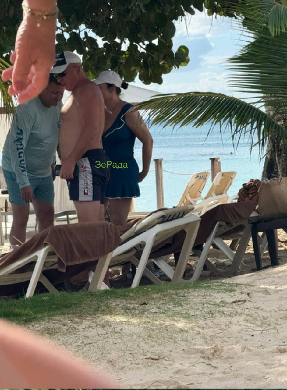 乌克兰前最高将领瓦列里·扎卢日内正在多米尼加共和国度假。他曾在2022年自传中以