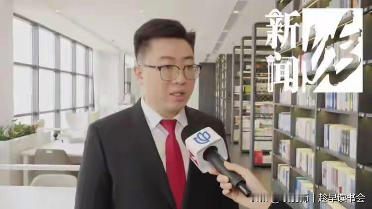 外卖员飞身夺锤救同事反遭索赔12万，法院判决正当防卫上海一外卖员小周因同事与