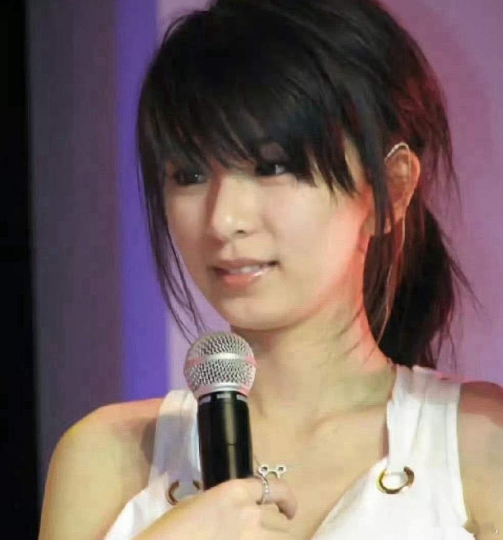 1.一博已经很久没有做医美，进行颜值管理了，老板不停的催促都没用，确实没有从前那