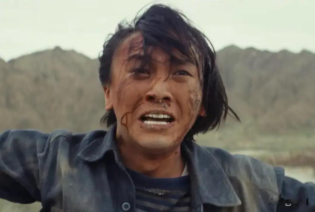 昨晚《生命树》大结局，张杨倒在雪地里那一幕真把我看哭了。白菊中毒昏迷，他背着