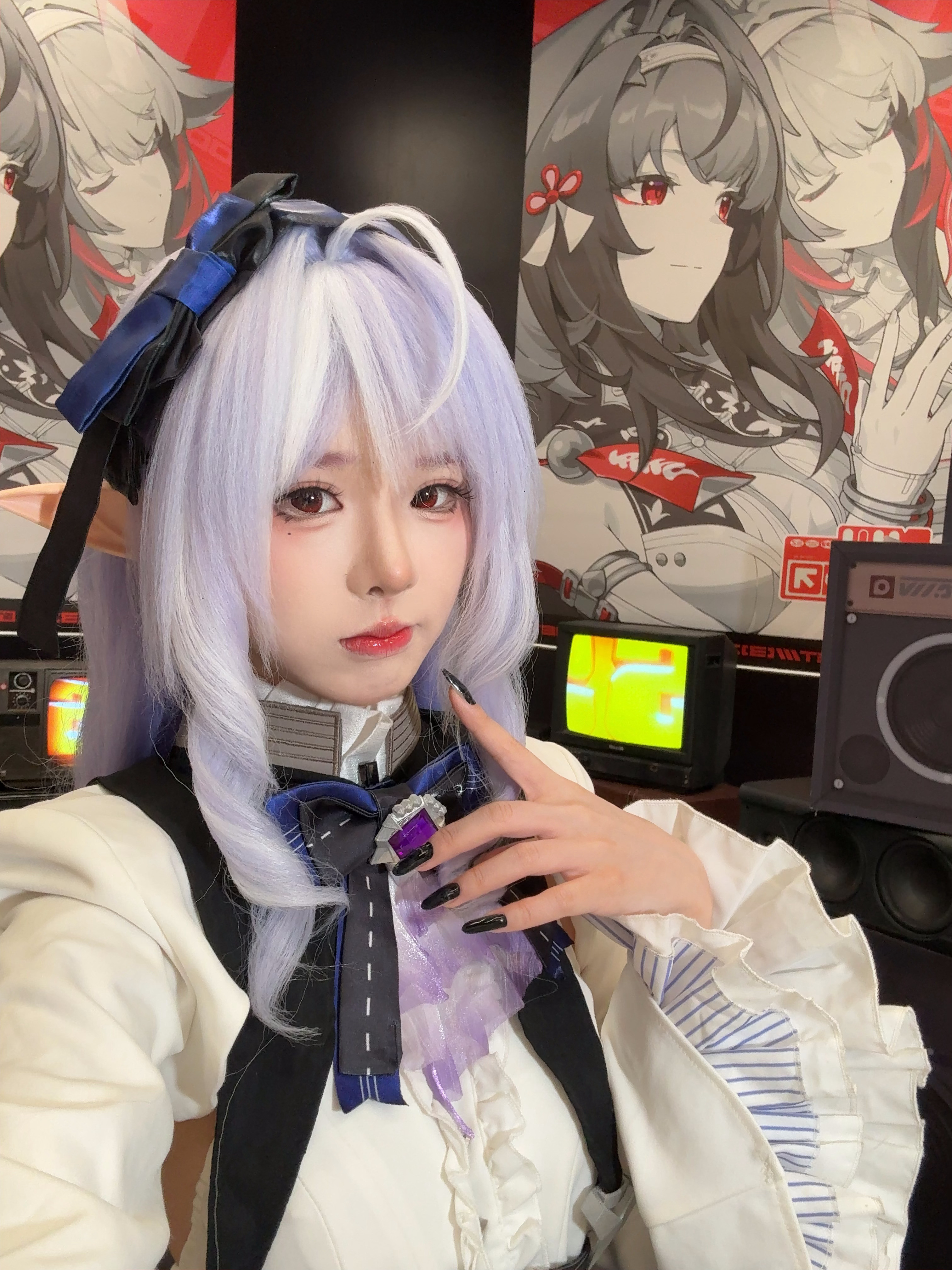 我今天找专业cos妆娘给我画的妆非常之满意！也好好打光了！