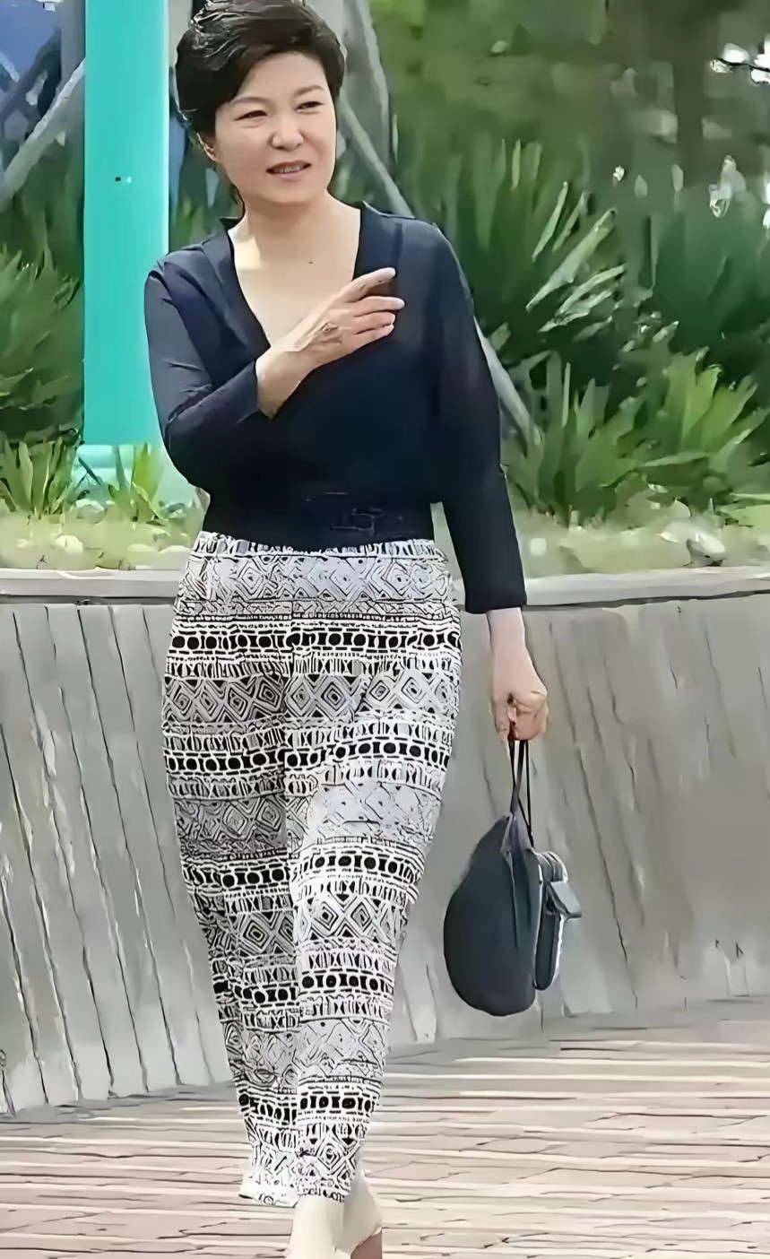 朴槿惠站错队真尴尬---我滴个乖