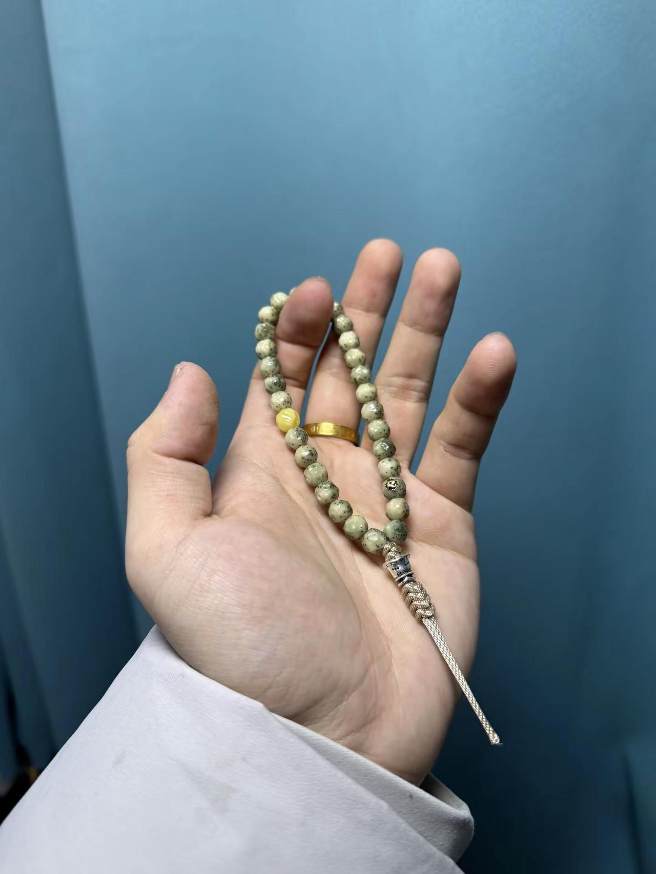 解决“文玩手串冬天都不爱变色”秘诀那就是用配饰来修饰手串梵人文化7+无相星月手