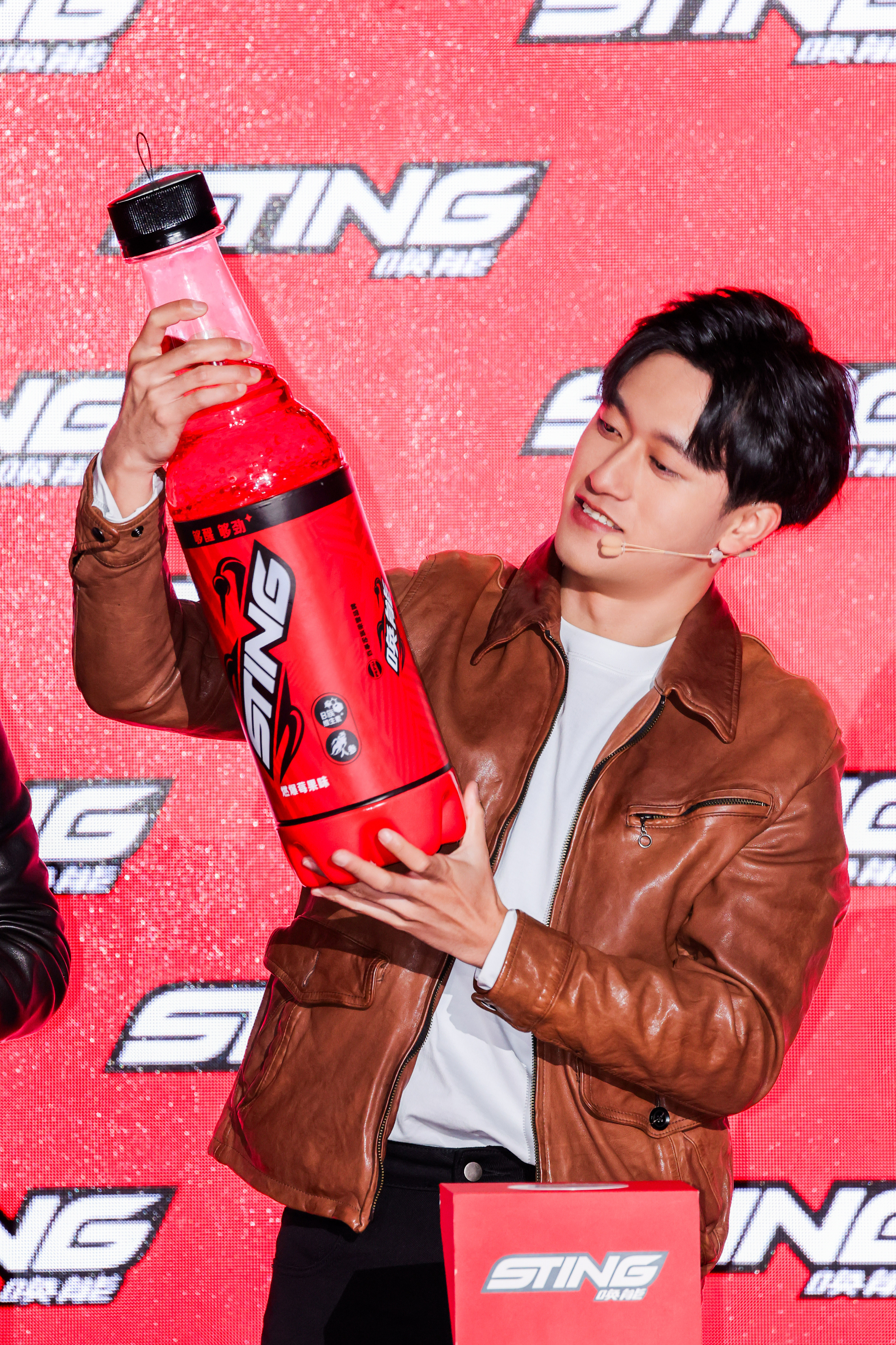 谁在给F1加满能量周冠宇今年将继续亮相F1中国大奖赛，对赛事本身而言，他让中国