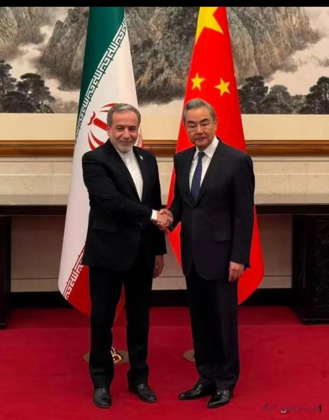 正在北京访问的伊朗外长阿拉格齐今晚（5月6日晚）写道：“我在北京同中国外长王毅进