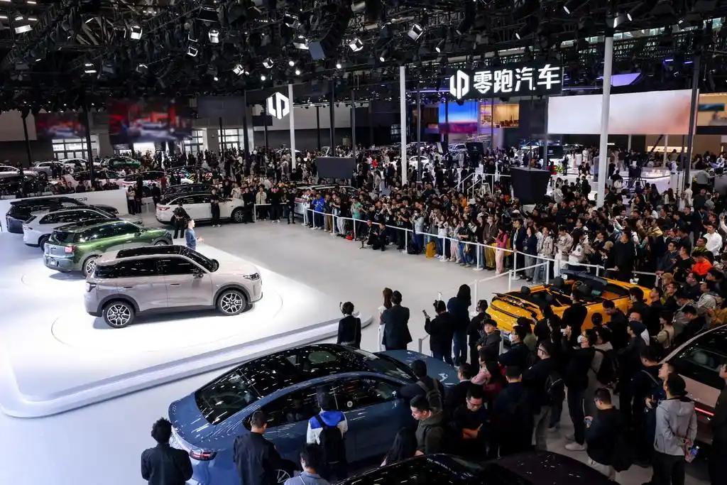 广州国际车展最期待的还是零跑汽车，非常低调，但确实质量好，产品非常的新颖。外观很