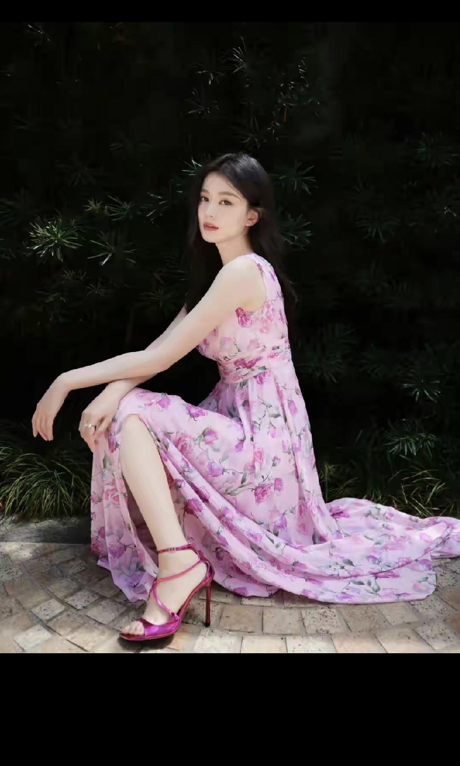 这届网友真的好清醒。她们说：“乔欣是幸运的，因为她有一位好妈妈，因为她妈妈嫁了