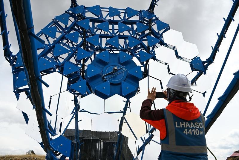 中国科学家太牛啦！长久以来黑洞都被当作吞噬一切的“终结者”，但我国高海拔宇宙线观