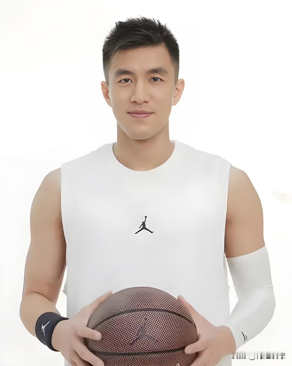 CBA联赛现役本土球员常规赛总得分前10一览：01、王哲林，31岁，9397