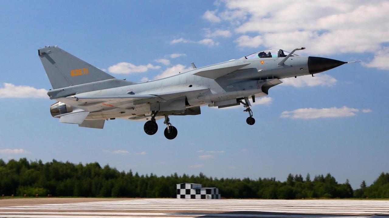 美国人恐怕想不通，一笔价值90亿美元的军火大单就这么丢了！更让他们难堪的是，击败