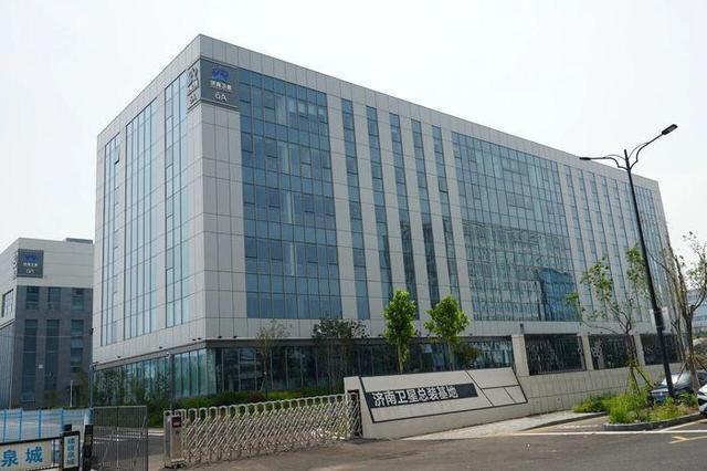 山东以后不出省就能发射火箭。卫星方面，济南卫星总装基地已经完工，目前具备年