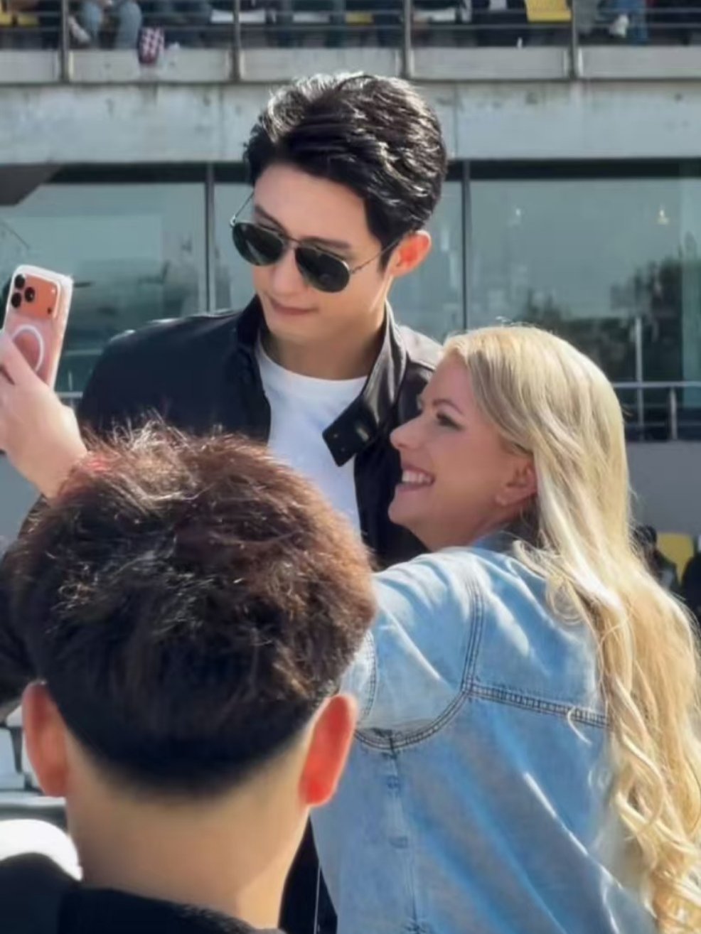 有人搂我宝宝腰