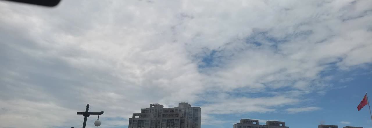 郁闷的事情今天要出远门，给我的混动车加了五十元钱的油，因为平时都是用