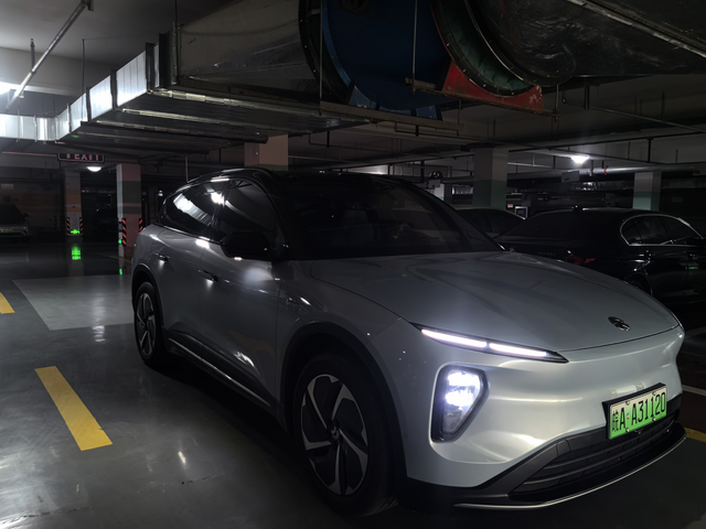 最近地库打滑新能源车轮毂都是低滚阻大家一定要注意安全，我今天差点在地库就撞到柱