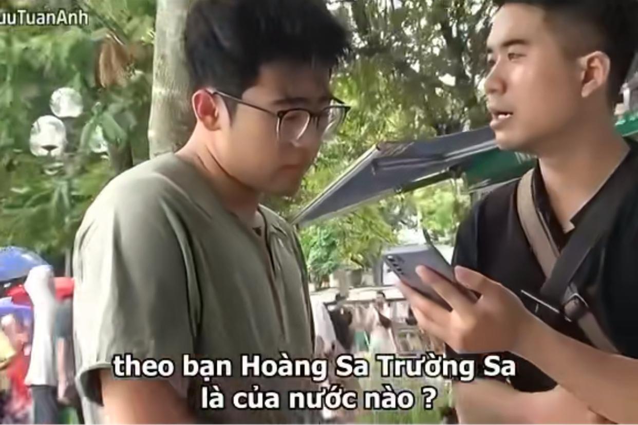 近日，网上有很多越南人跑中国来旅游的，但他们居心叵测！就像这个越南人，他用翻译