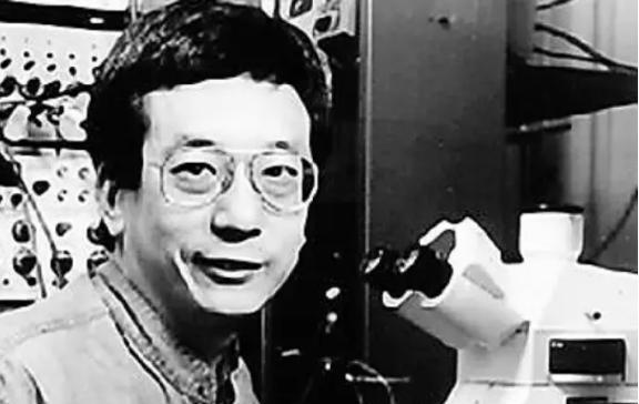 “我生在美国，长在美国，压根儿不是中国人！”2008年，钱学森的侄子钱永健拿下诺