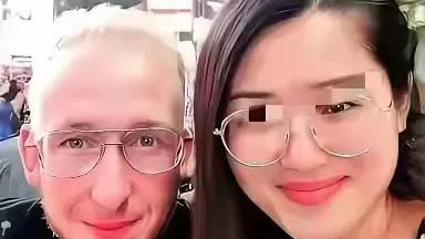 浙江一女子，去旅游时碰上一荷兰男子，眼里放光，觉得国内男生没法比，这是老天的安排