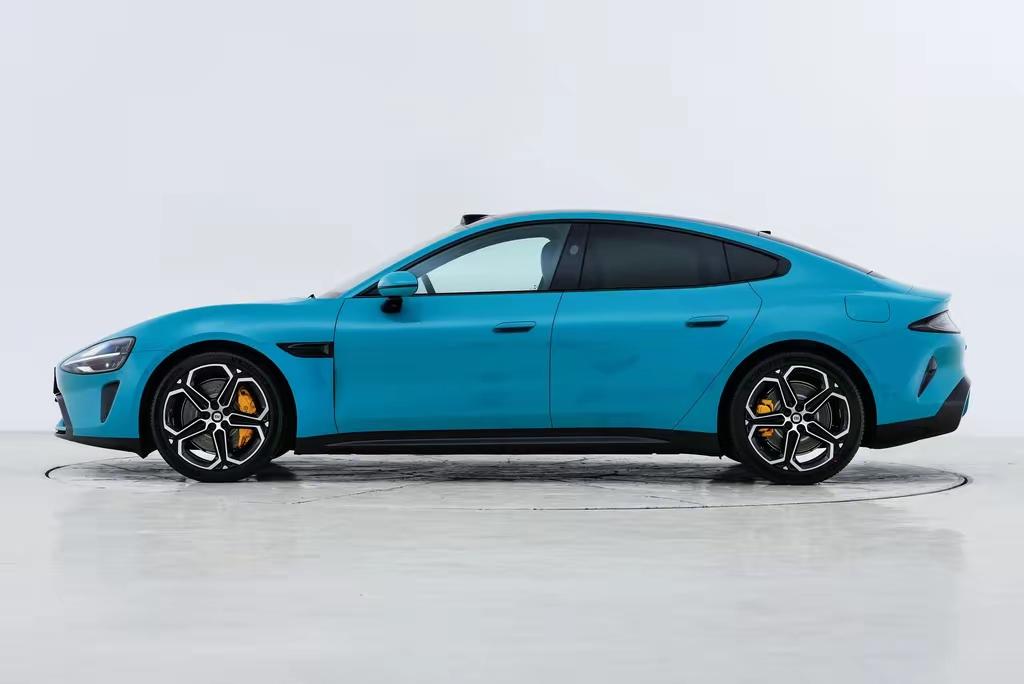 今天听了一段对话，也不知道如何评价。中午有辆小米SU7停在我旁边，这时候有对父子