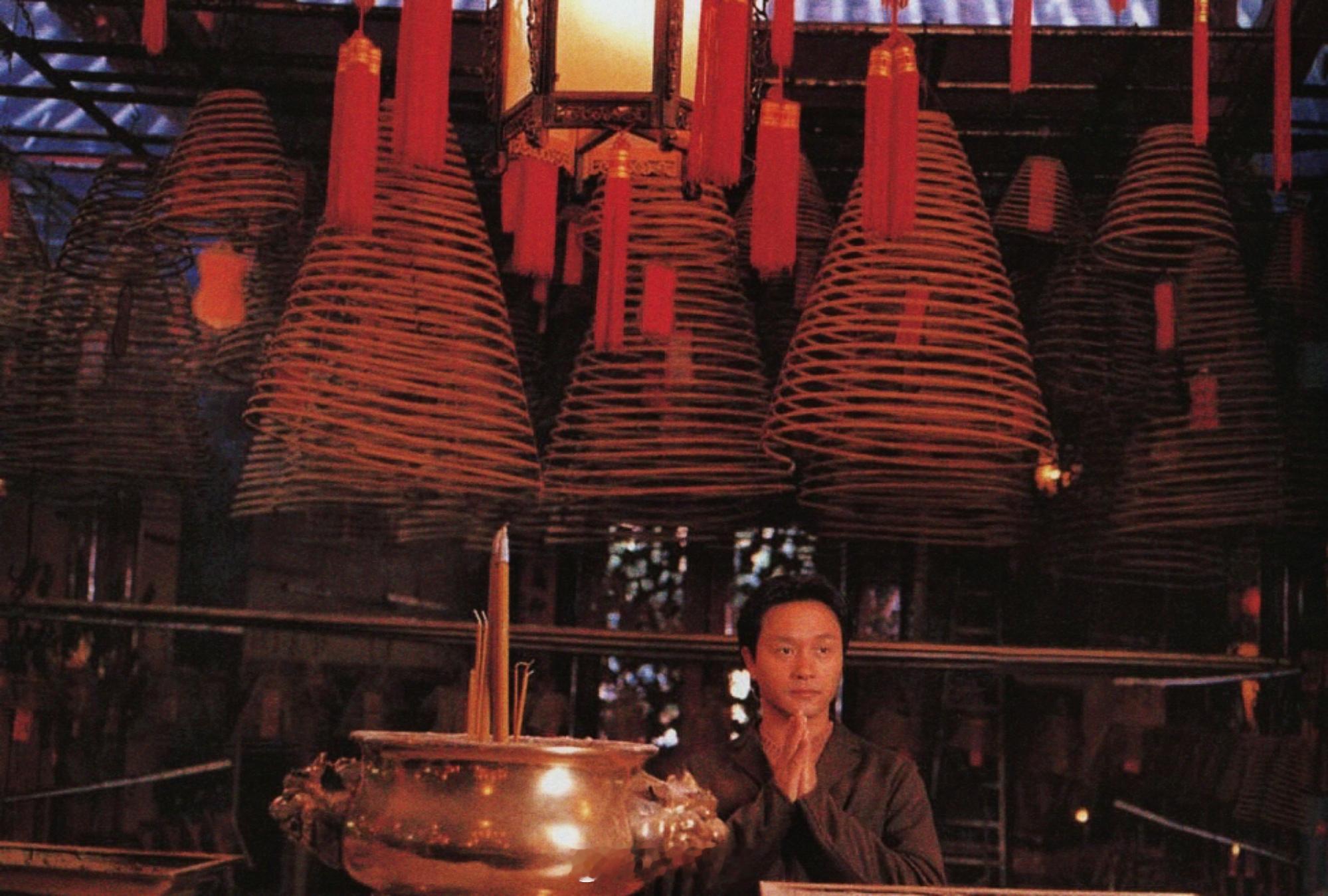 张国荣旧相簿子能和哥哥碰杯🍻，共进晚餐，该是多幸福的事，比美食都满足