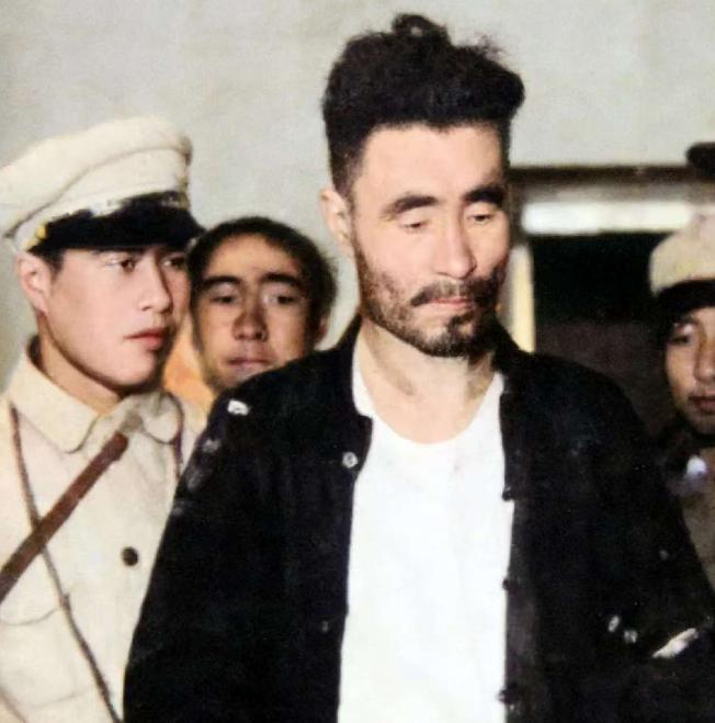 1948年11月3日晚，国民党第30军27师师长戴炳南怀揣一份折叠整齐的小纸条，