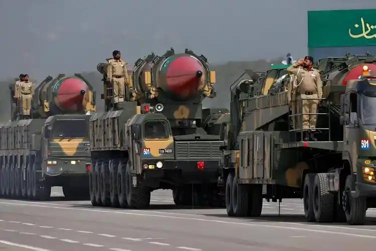 不敢碰！美国为啥宁愿耗在伊朗，也不敢动巴基斯坦？真相藏不住了，美国敢硬刚伊朗，却