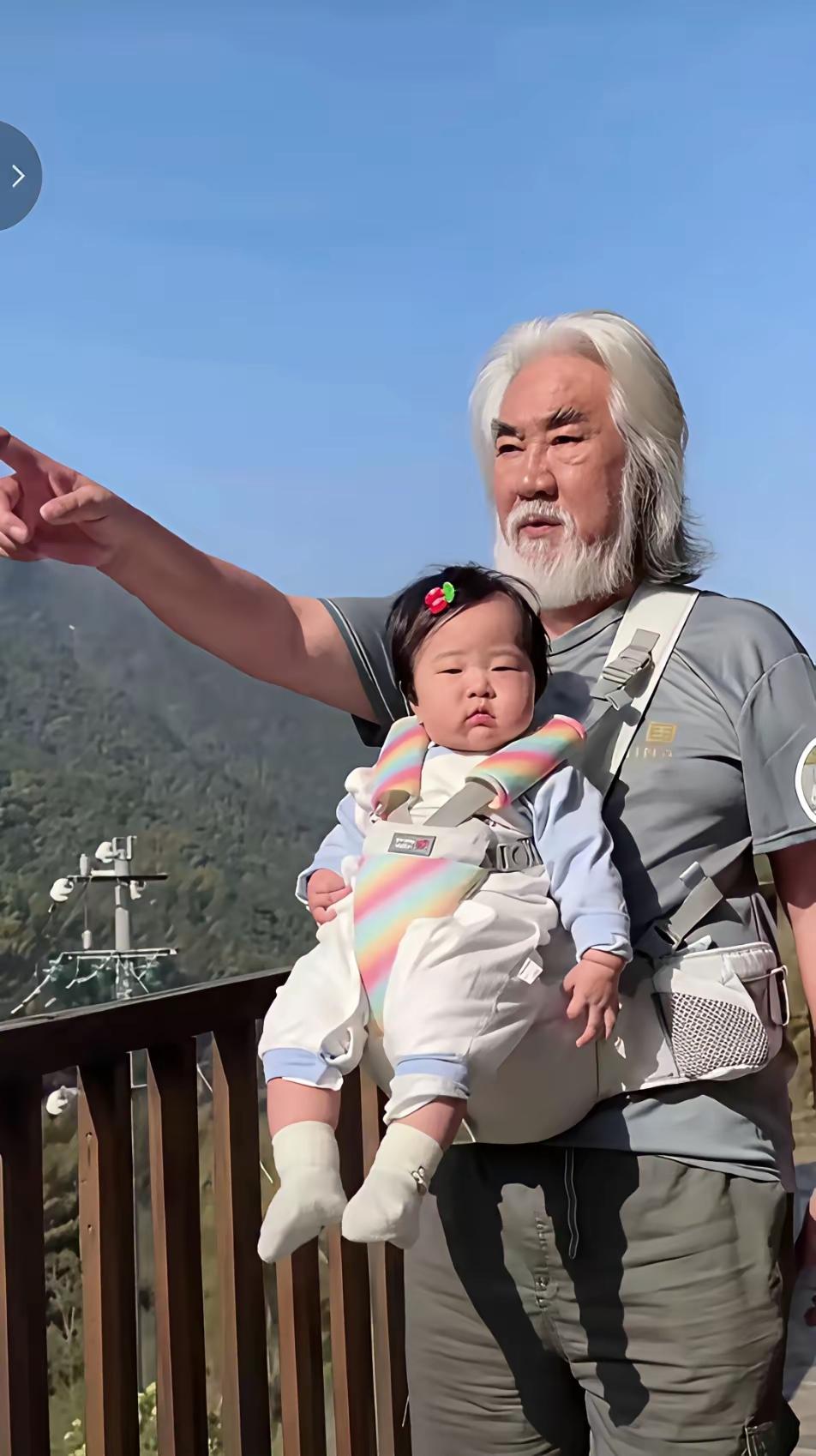 张导已74岁高龄带娃跳舞都是为了不让杜星霖说他老了，嫌他不行杜星霖在直播间被