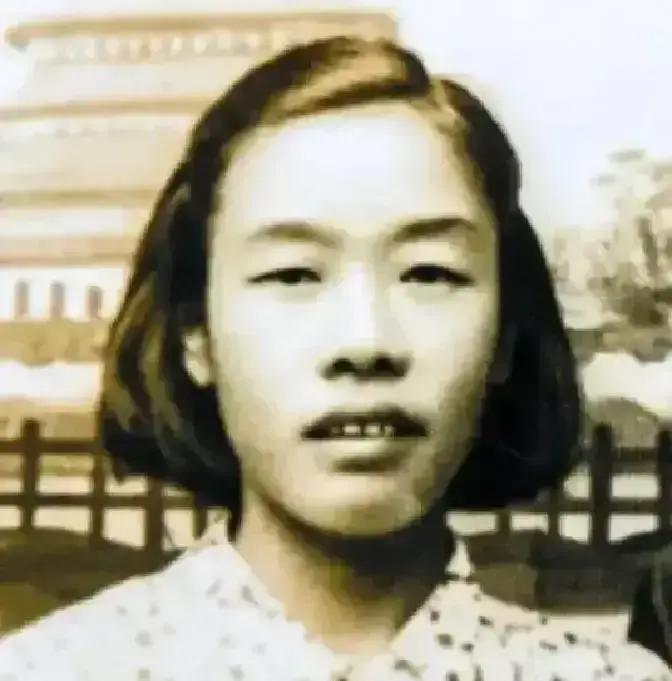 1949年，渣滓洞大屠杀中，盛国玉在枪响前倒地装死，不久，特务进来补枪，谁料，他