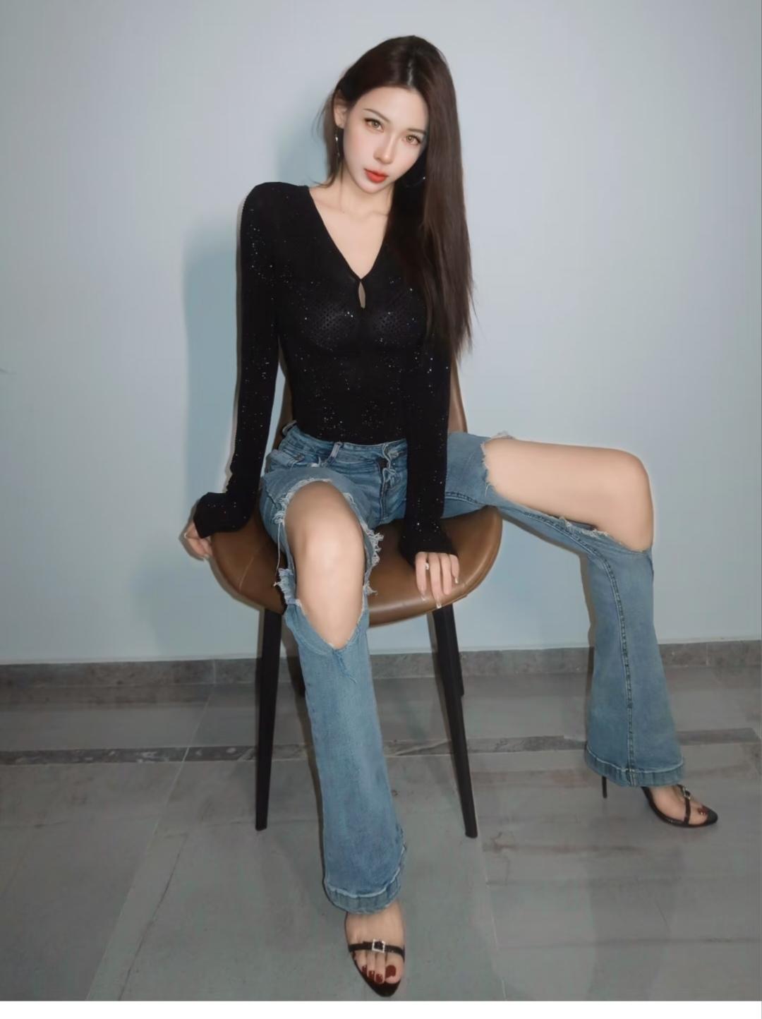 裤子比脚丫子更抢镜。