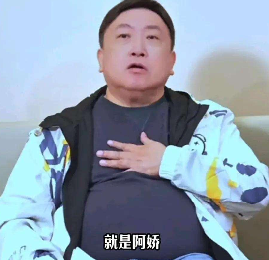 王晶聊起了08年香港娱乐圈的陈冠希和阿娇事件。他说，最初听到这个消息时，他的第一