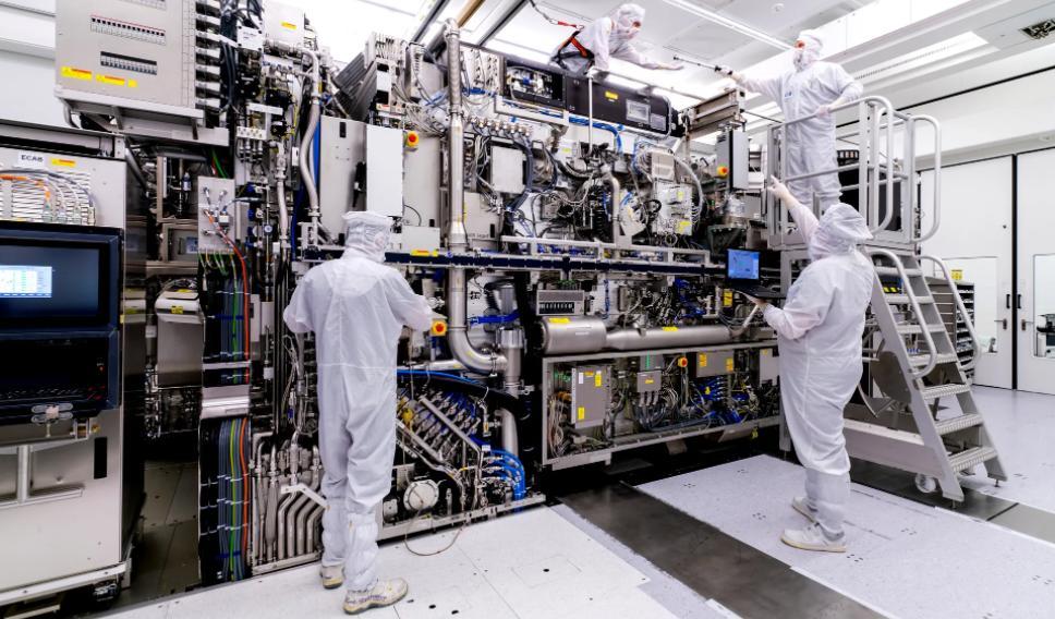 印度，得到了光刻机。近日，全球光刻机巨头阿斯麦（ASML）宣布与塔塔电子签署谅