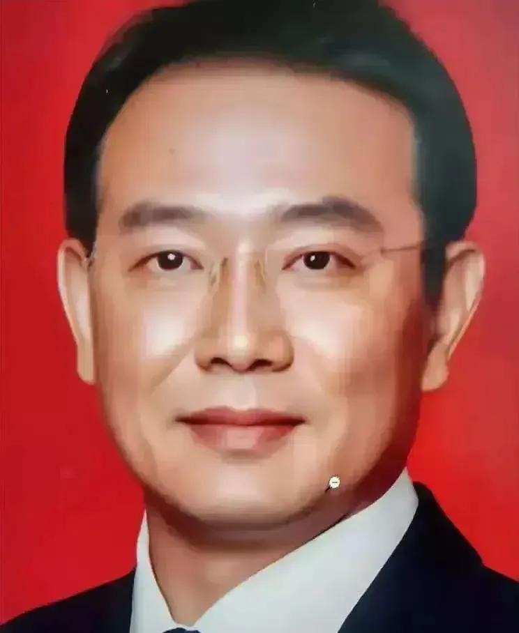 把人性扒光的15句话，早知道不吃亏..1.在人际交往中，高明的做法是：待人热情
