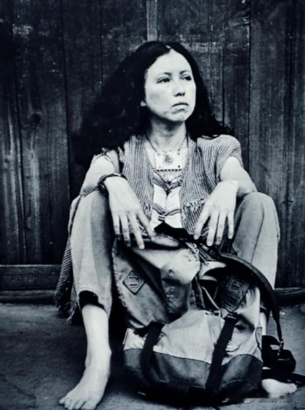 1991年，48岁的三毛因子宫内膜肥厚，住进了台湾荣民总医院。手术的第二天，在医