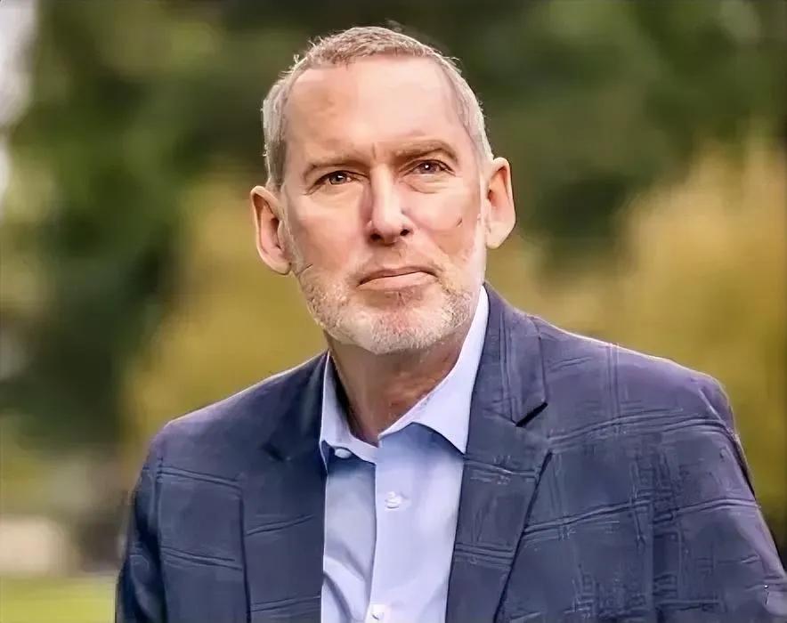 他是美国顶尖肺癌专家D.RossCamidge教授，但自己也是晚期肺癌患者，