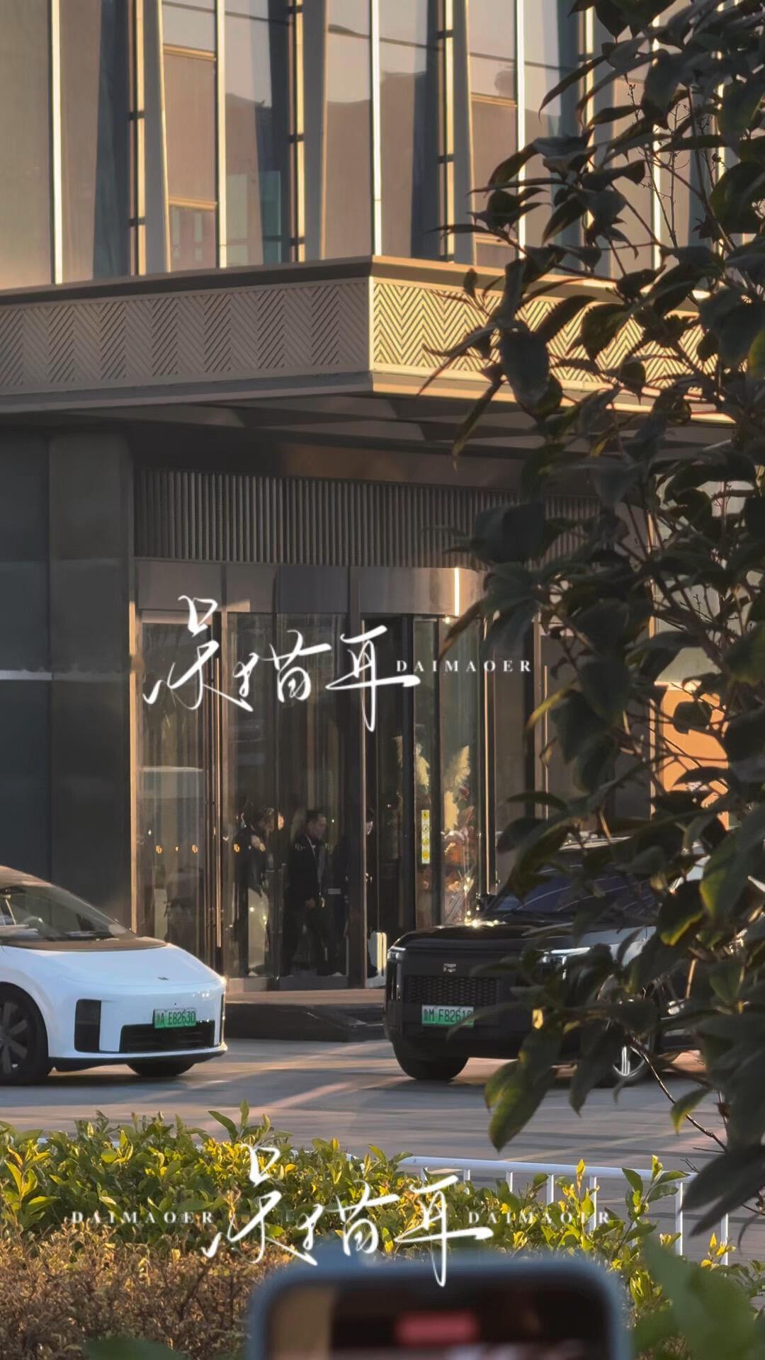 王楚钦上训，意气风发的小伙子，第一个出来的小青年就是头哥，霸气不霸气，整个人太风