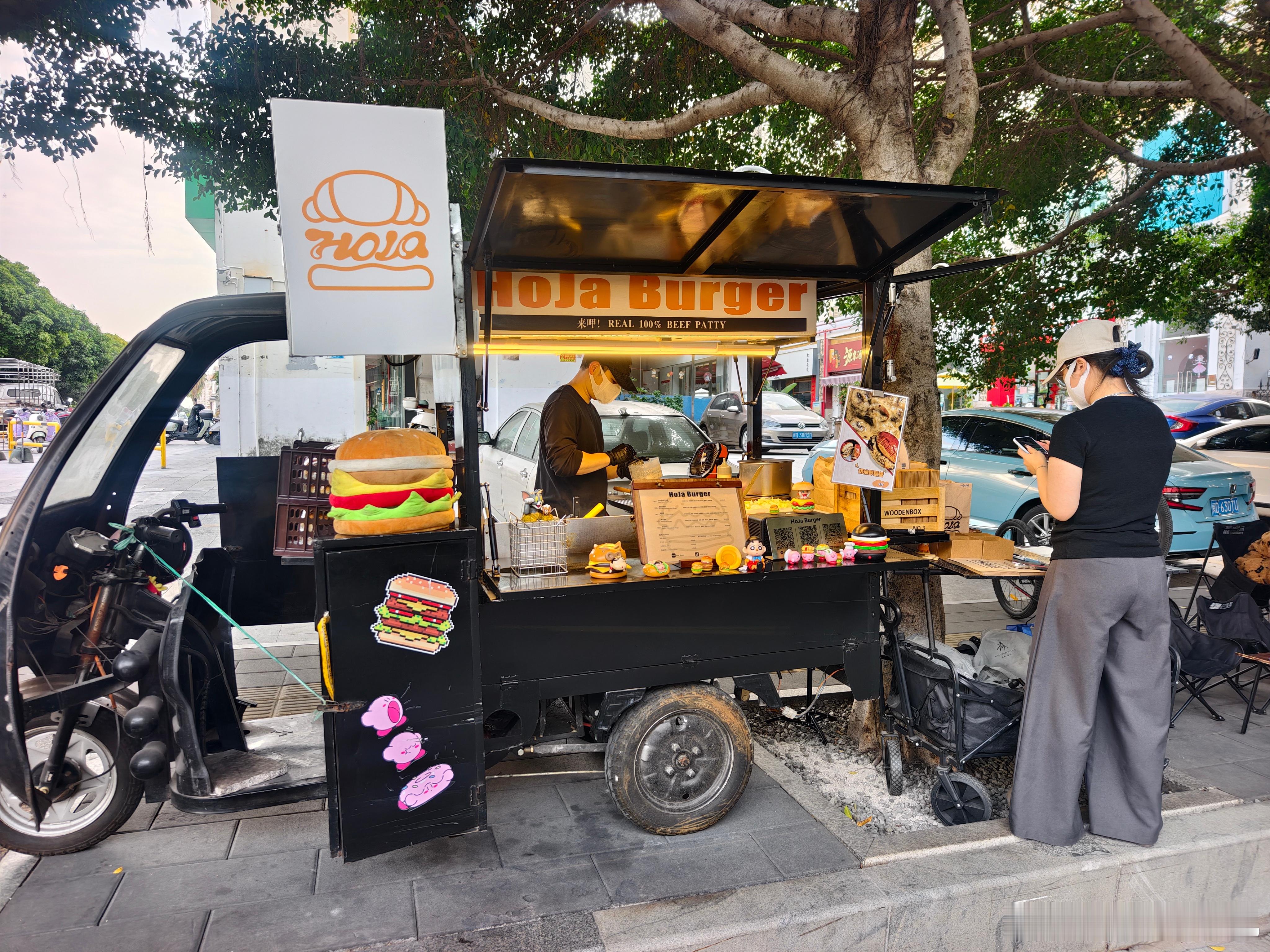 来海沧买下牛肉汉堡，有段时间没吃了