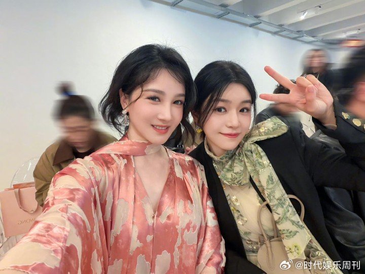 陈妍希笑声憨憨的自带治愈buff的笑声，轻松又自在，没有紧绷感，看得出来心态