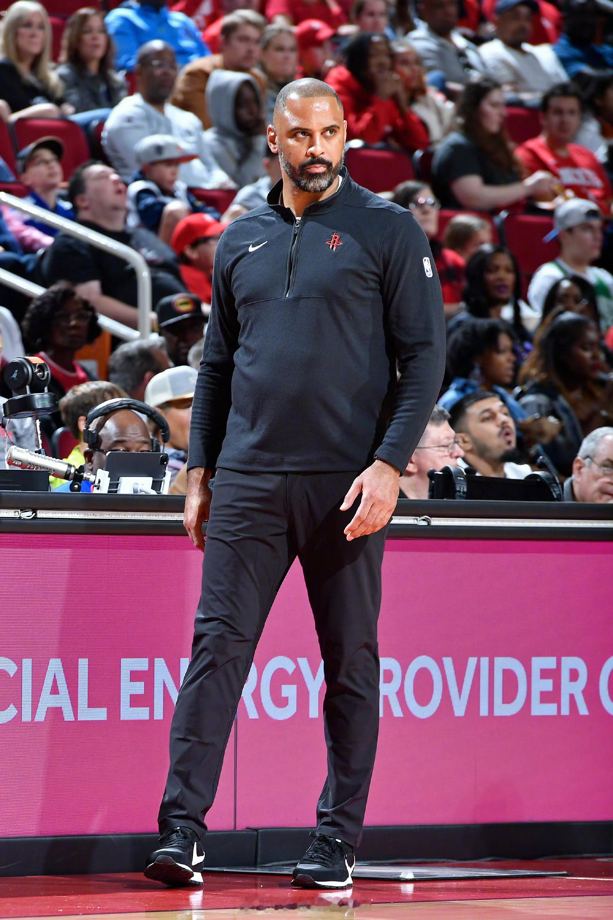 今天是乌度卡执教火箭队174场比赛中的第100场胜利。据火箭队公关部门称，乌度卡