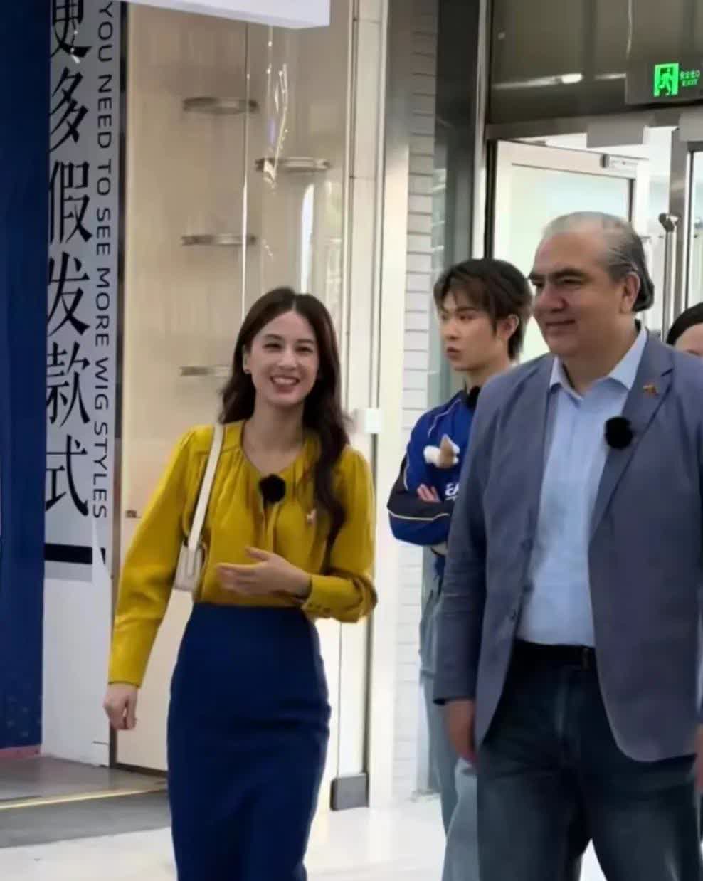 见过黄圣依本人的都惊了！骨感身材+清冷气质，真人比电视里美到犯规！