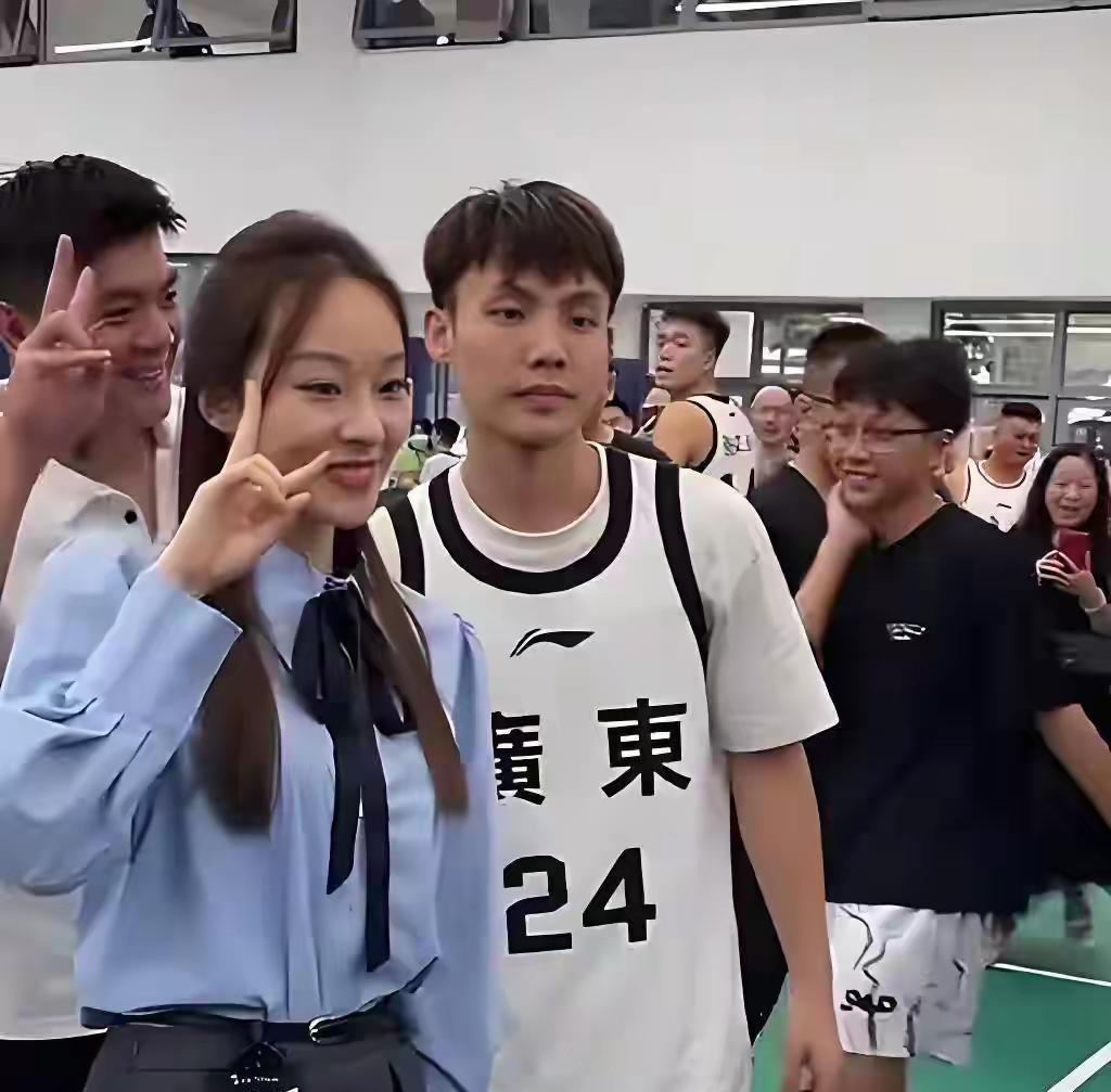 徐杰篮球理念，与现代篮球理念背道而驰。最近讨论最多的就是徐杰为什么没